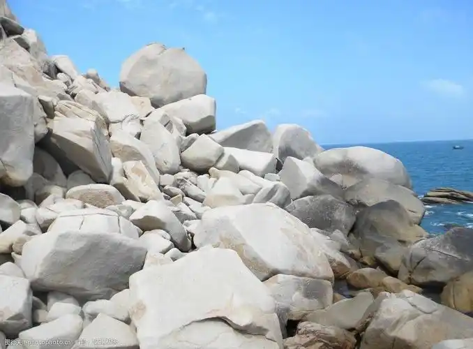 海边岩石图片