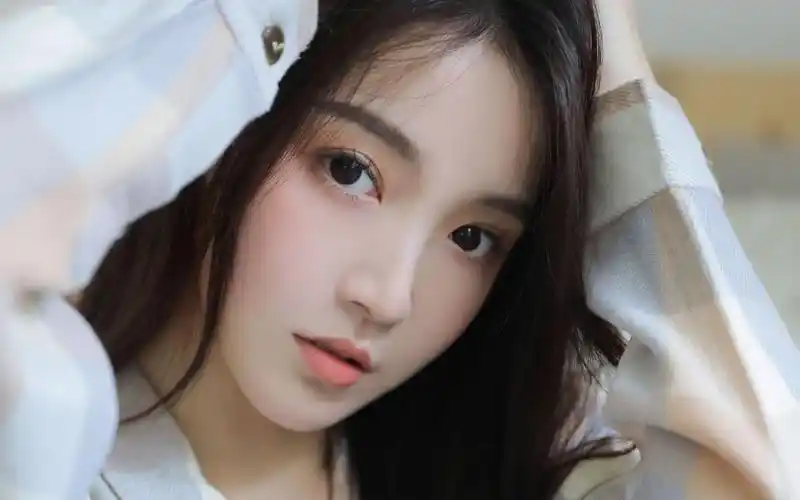 长发吊带神仙姐姐美女图片-美女壁纸-高清美女图片-第6图-娟娟壁纸