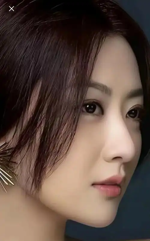 在高像素摄像机镜头下清晰记录了白冰的22种表情