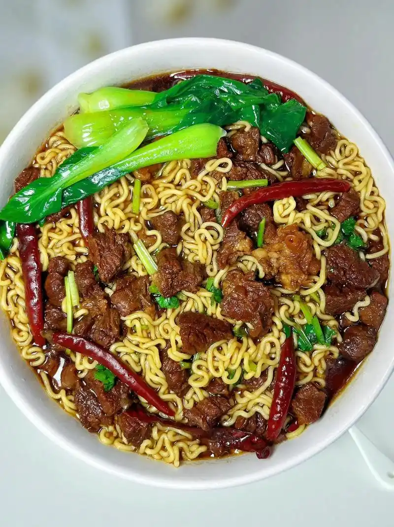 男友做的香辣牛肉面太好吃啦