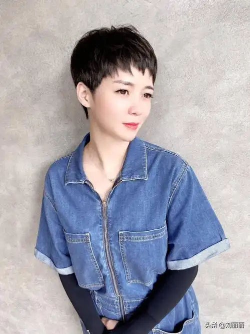 30岁虽然说不算太年轻了,但是她们还都有一颗年轻的心,发型的选择方面