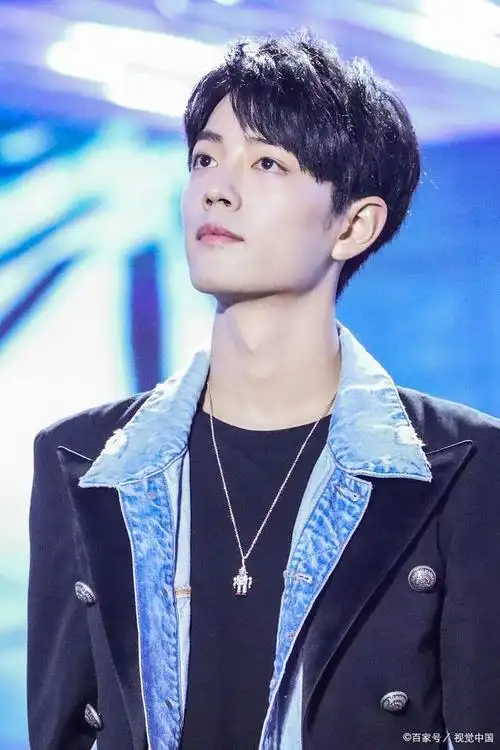 肖战藏海传官服造型