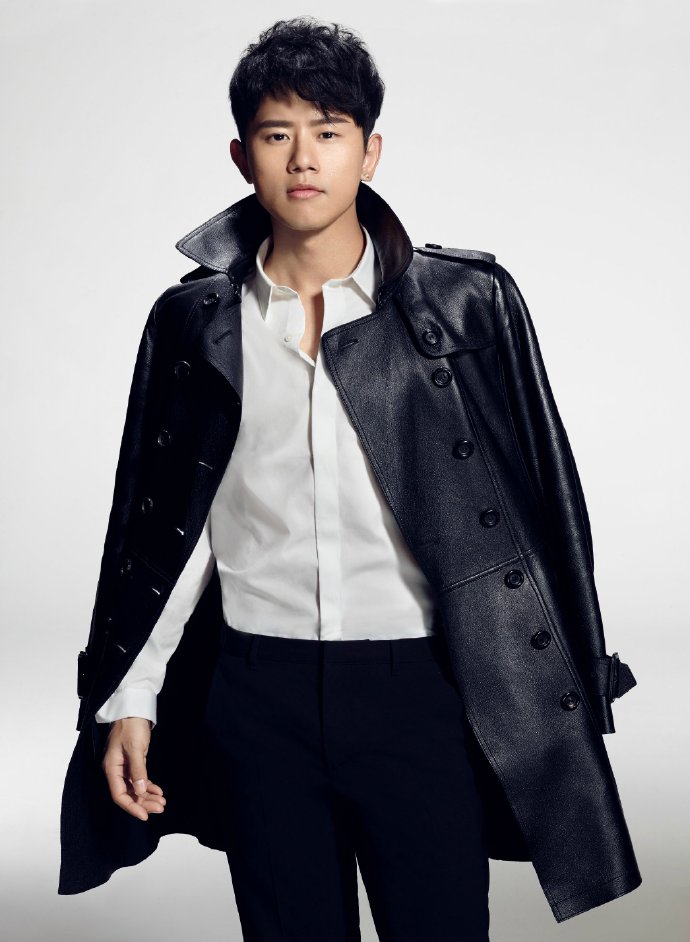 用多年努力和坚定信念,成为乐坛炙手可热的歌手,拼命三郎@张杰闪亮